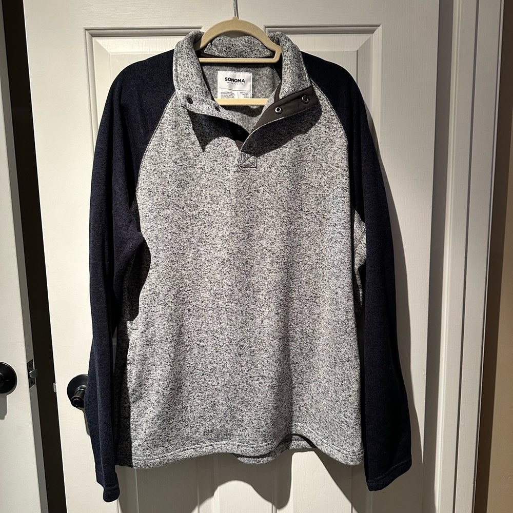 NWOT! Men’s Wash & Wear Two Pocket Fleece. Size XXL